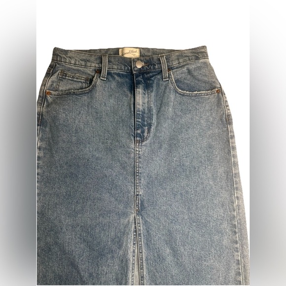 Size 8 Womens High-Rise Denim Midi Skirt Medium Wash Distressed Universal Thread - Picture 3 of 12